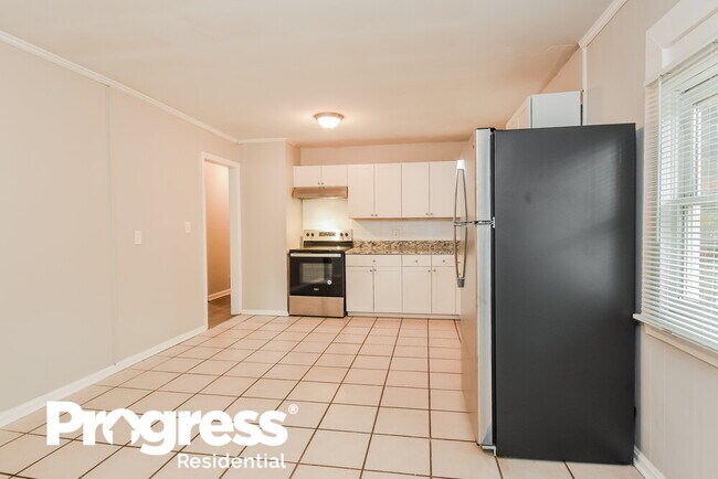 Building Photo - 643 Milford Dr SW