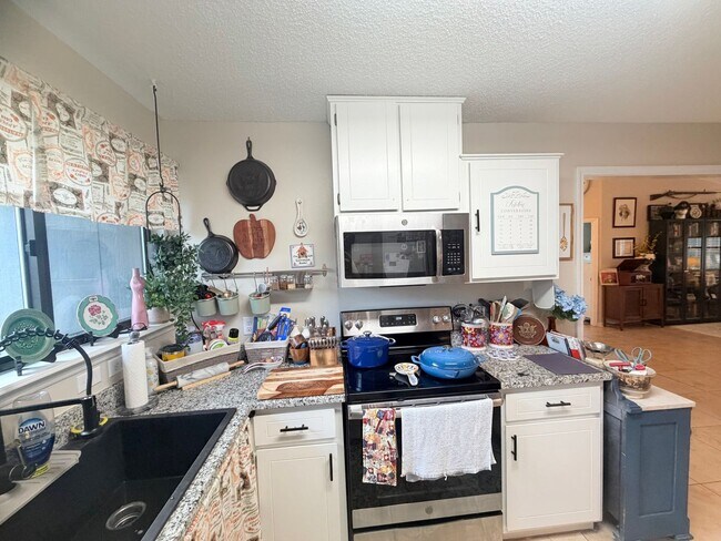 Building Photo - Fenced in 4 Bed 2 Bath in Mariners Landing