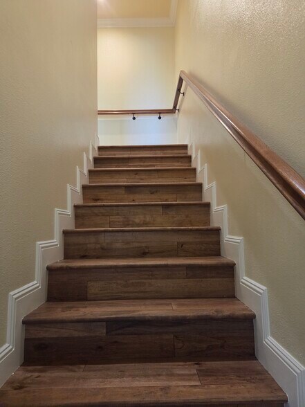 Building Photo - 648 Arrowhead Dr