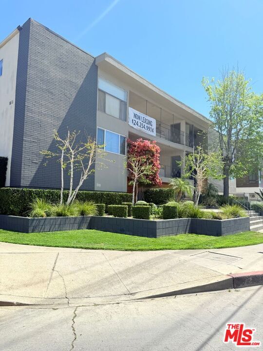 Primary Photo - 7524 Sepulveda Blvd