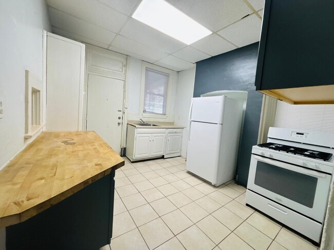 Building Photo - 5551 Columbo St