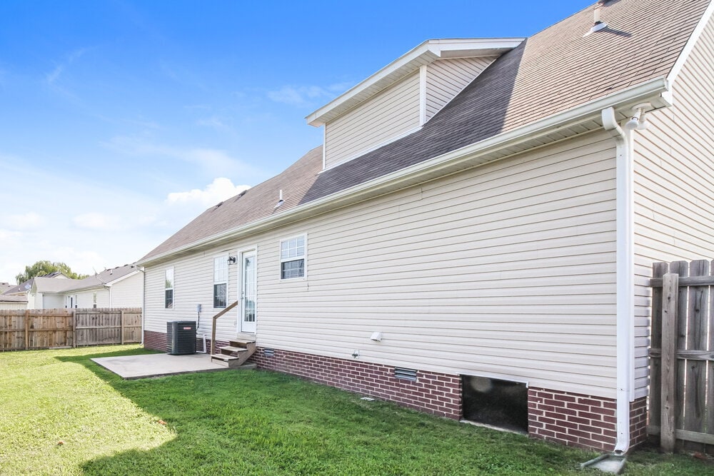 Building Photo - 1980 Old Castle Dr