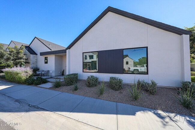 Building Photo - 6329 N 10th Dr
