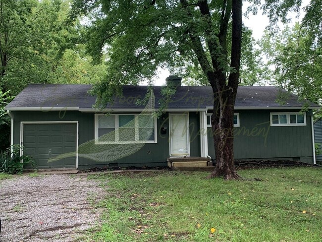 Primary Photo - RANCH STYLE HOME!!!