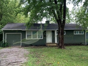 Building Photo - RANCH STYLE HOME!!!