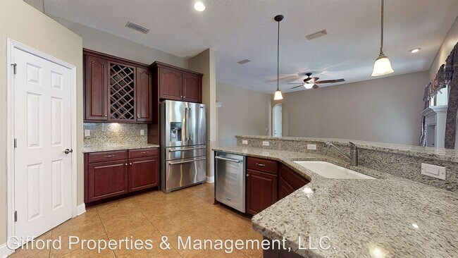 Building Photo - 4 br, 3.5 bath House - 595 Saddlestone Drive
