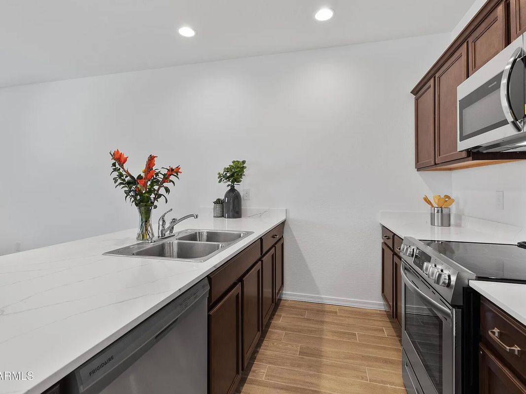 Building Photo - 15636 N 29th St