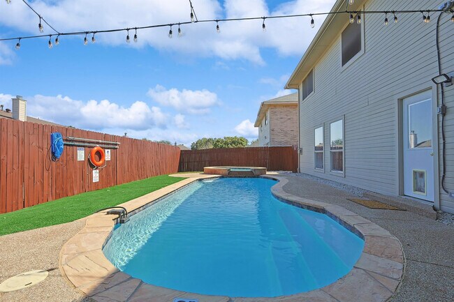 Building Photo - 967 Grand Central Pkwy