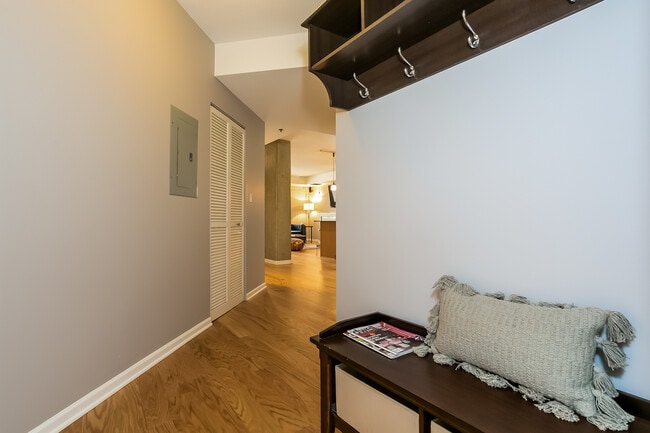 Building Photo - 1212 N Wells St