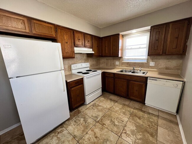 Building Photo - 2-Bed Home with Bonus Finished Basement