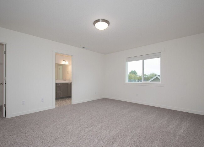 Building Photo - Brand New House