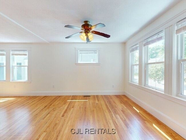 Building Photo - 25 Charlotte Rd