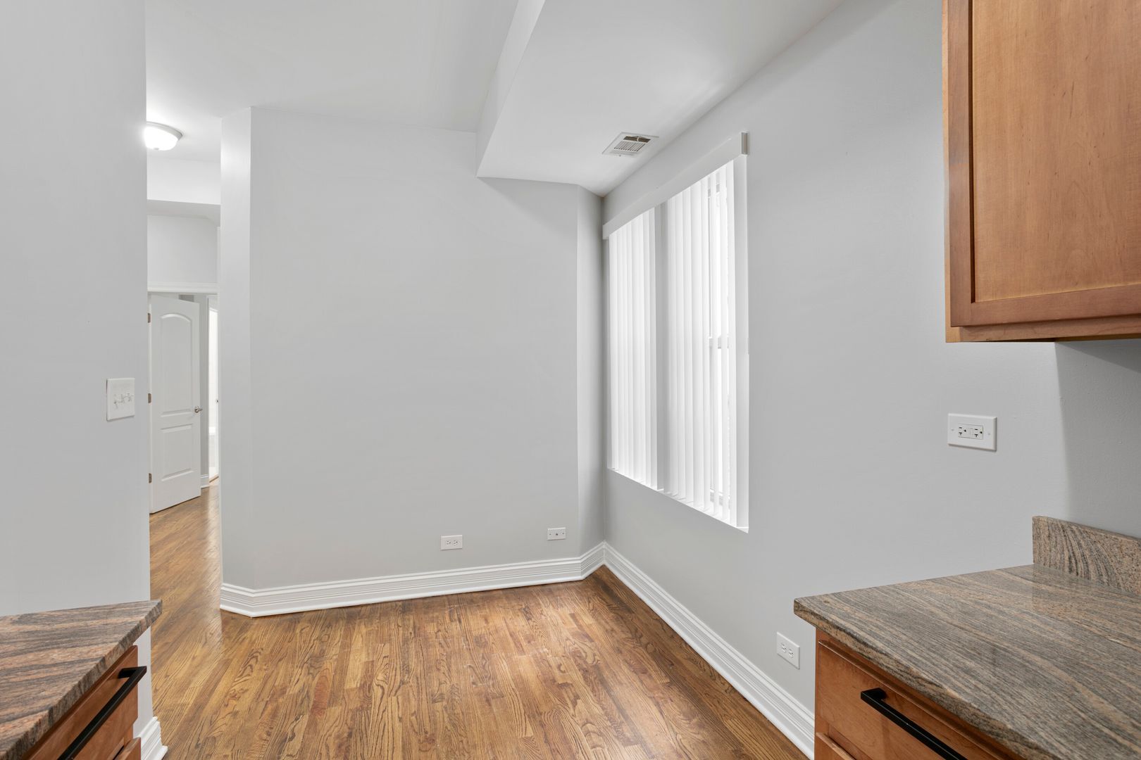 Building Photo - 2005 W Jarvis Ave