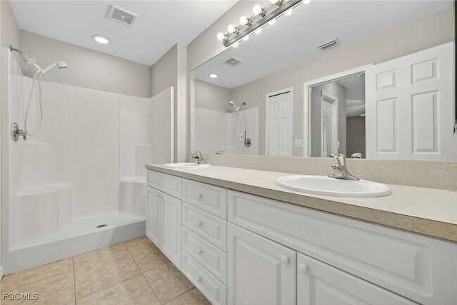 Building Photo - 408 NW 17th Ave