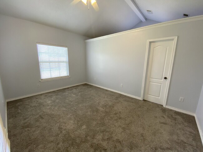 Building Photo - Spectacular 4 Bed 2 Bath in South Lubbock! Cooper School District!