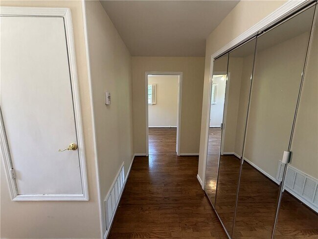 Building Photo - 3512 Shadowwood Ct