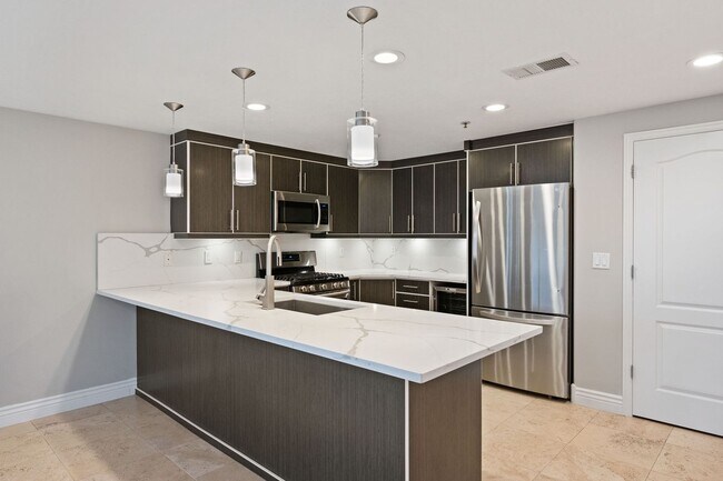 Building Photo - 3075 Kennedy Dr