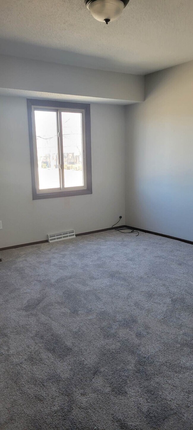 Building Photo - 2512 Plum Leaf Ln