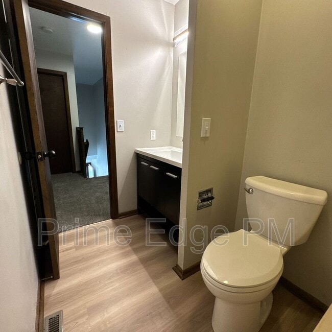 Building Photo - 6235 Holdrege St