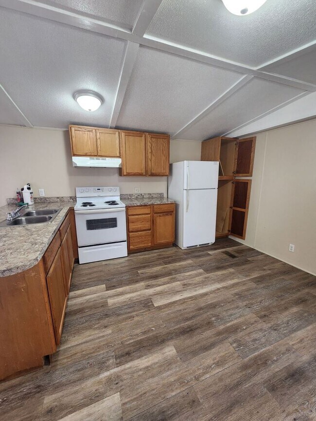 Building Photo - Three Bedroom Two Bath Manufactured Home