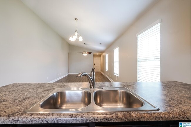 Building Photo - 3008 Village Ridge Dr