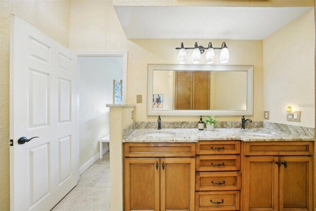 Building Photo - 637 Pinellas Bayway