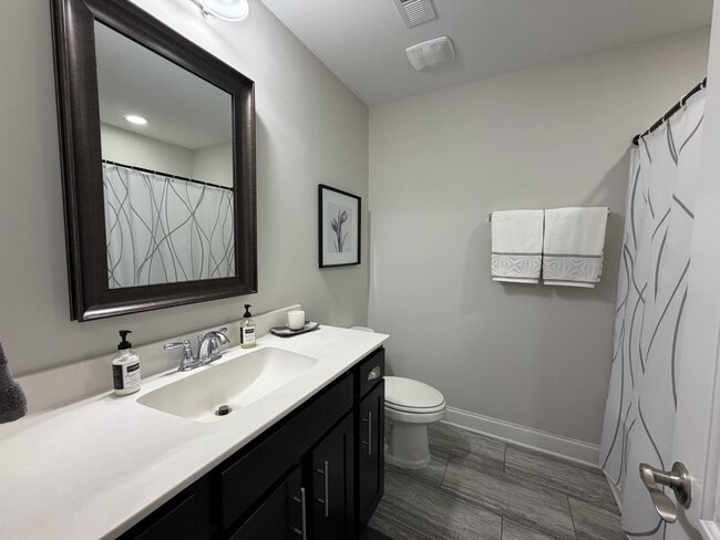 Building Photo - 1630 Shadow Green Dr