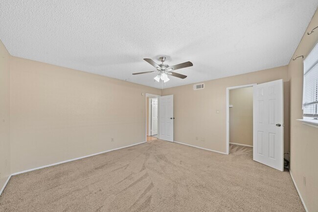 Building Photo - 6701 Sands Point Dr