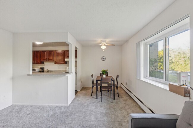 Building Photo - 5556 Broadview Rd