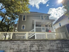 Building Photo - 4 Pleasant St