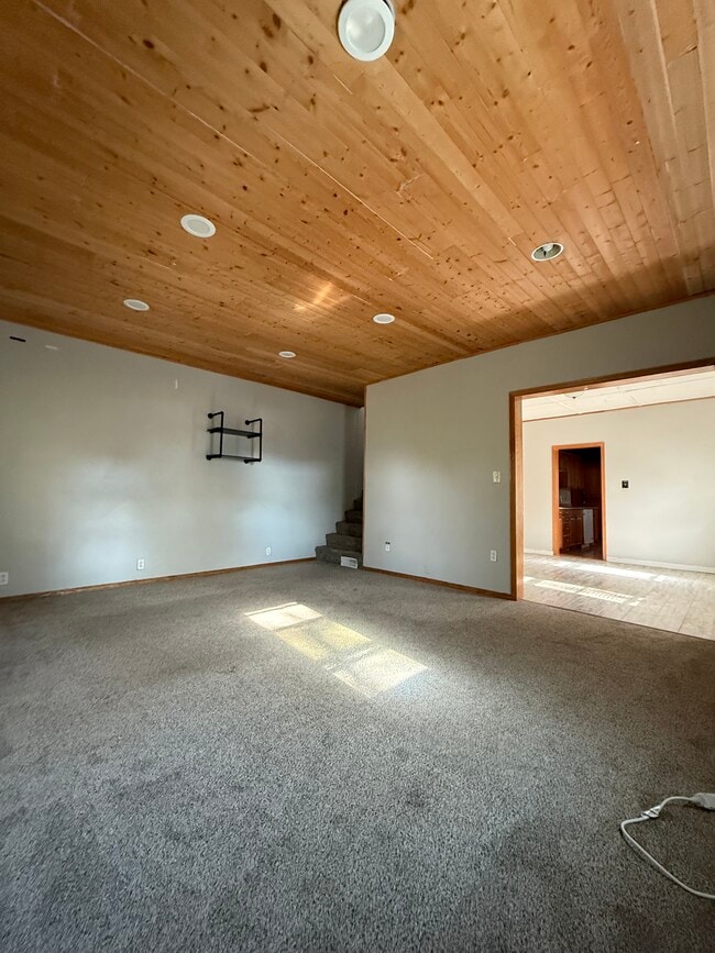 Building Photo - 320 9th Ave N