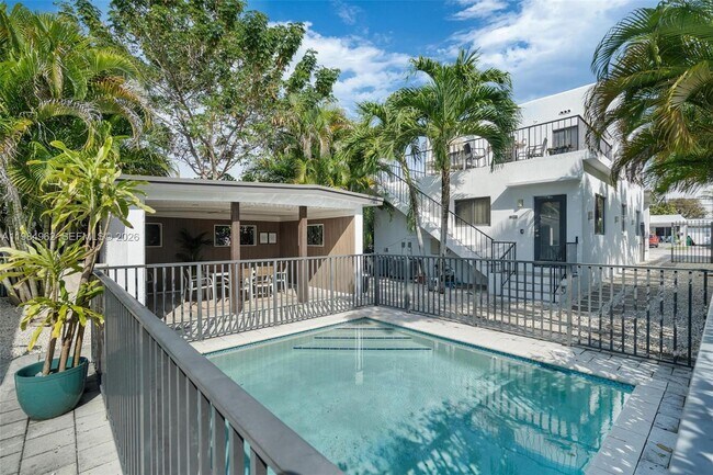 Building Photo - 920 SW 9th St