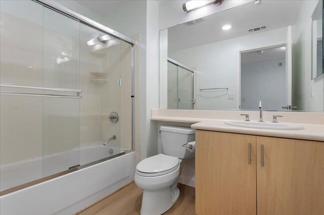 Building Photo - 2857 Regatta Dr
