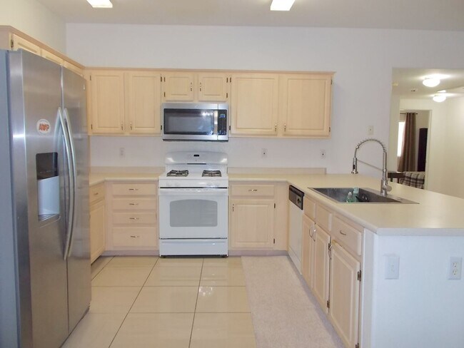 Building Photo - Beautifully Maintained Fully Furnished Home – Move-In Ready!