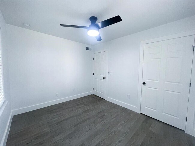 Building Photo - 110 E 30th St