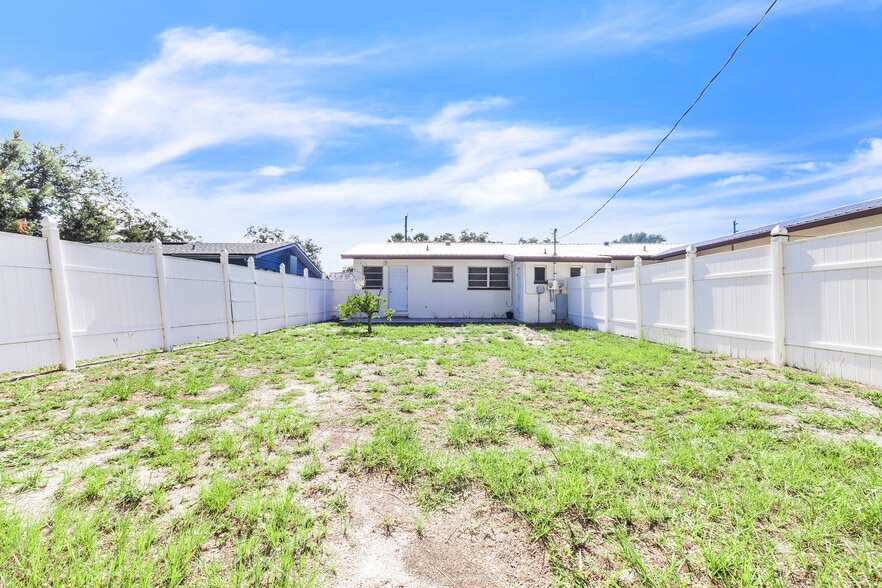 Building Photo - 313 N Arcadia Ave