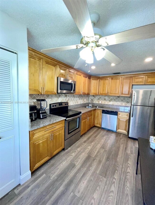 Building Photo - 164 Meadows Dr