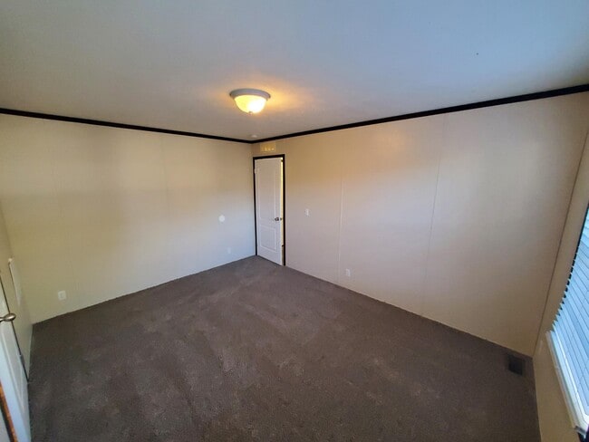 Building Photo - 6 Meadowlark Dr