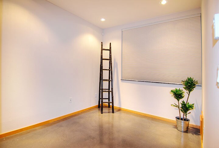 Guest Bedroom - 1760 N Northlake Way