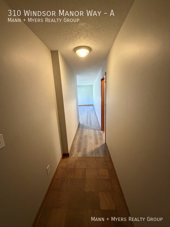 Building Photo - 310 Windsor Manor Way