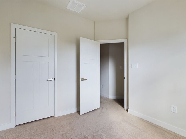 Building Photo - 301 W 20th St