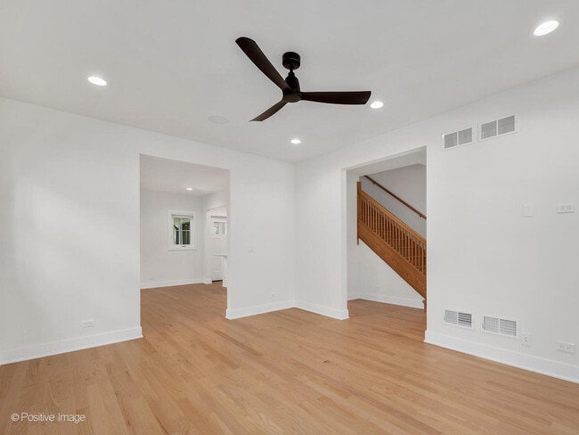 Building Photo - 35 7th Ave