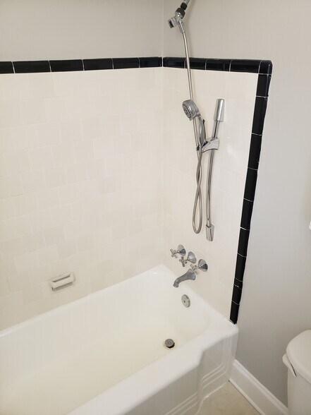 Building Photo - 4101 Roland Ave