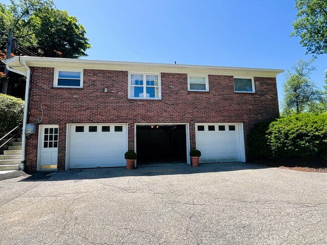 Building Photo - 3 Arbor Dr