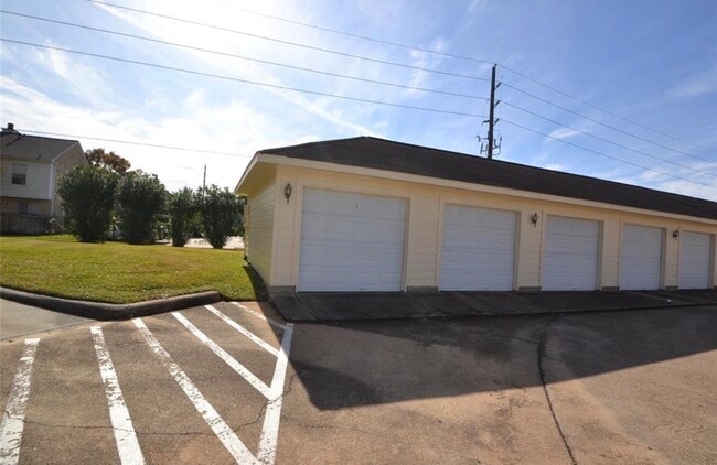 Building Photo - 2710 Grants Lake Blvd