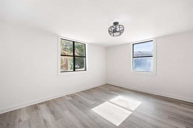 Building Photo - 24 E Iron Belt Rd SE