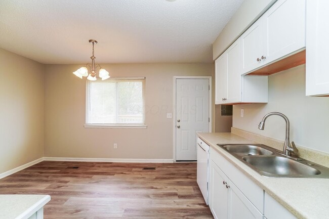 Building Photo - 3044 Bennington Ave