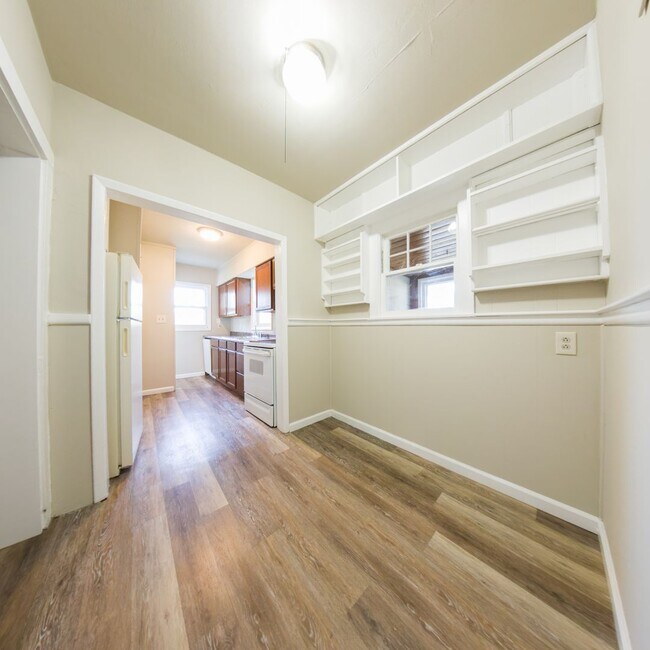 Building Photo - Cozy 2 Bedroom 1 Bath