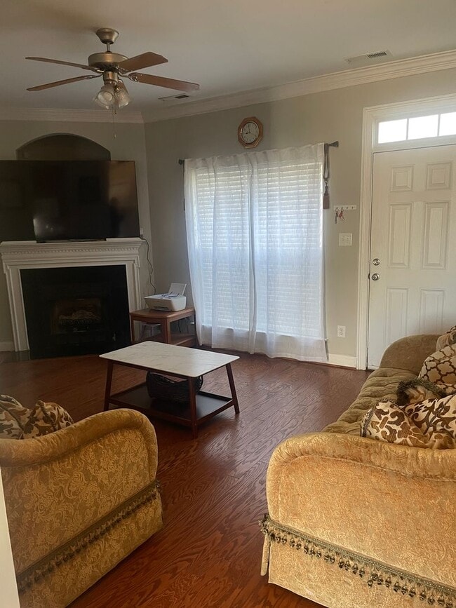 Building Photo - 3BR Home in Huntersville