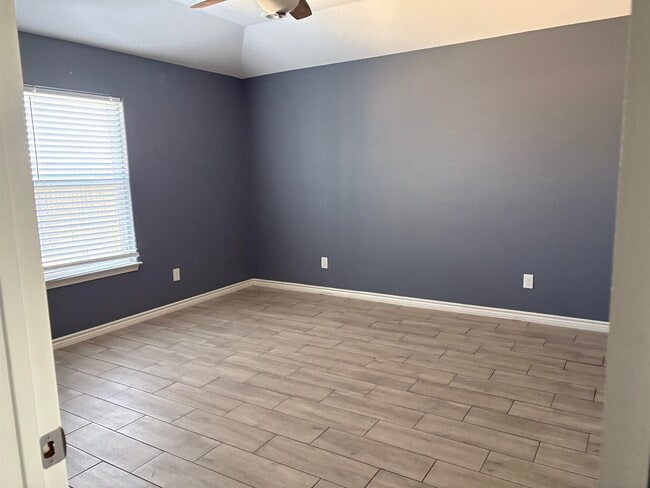 Building Photo - 1020 Tesoro Stone